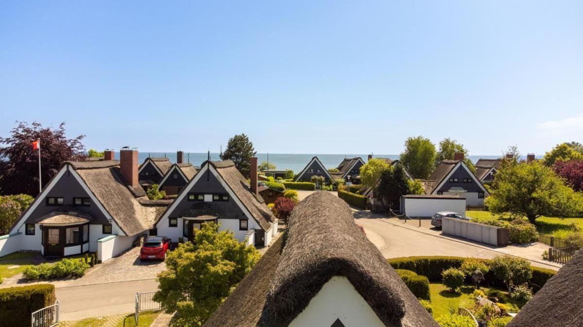 Großenbrode Am-Hohen-Ufer-Reetdach-Haus-Ocean-Breeze-136ヴィラ エクステリア 写真
