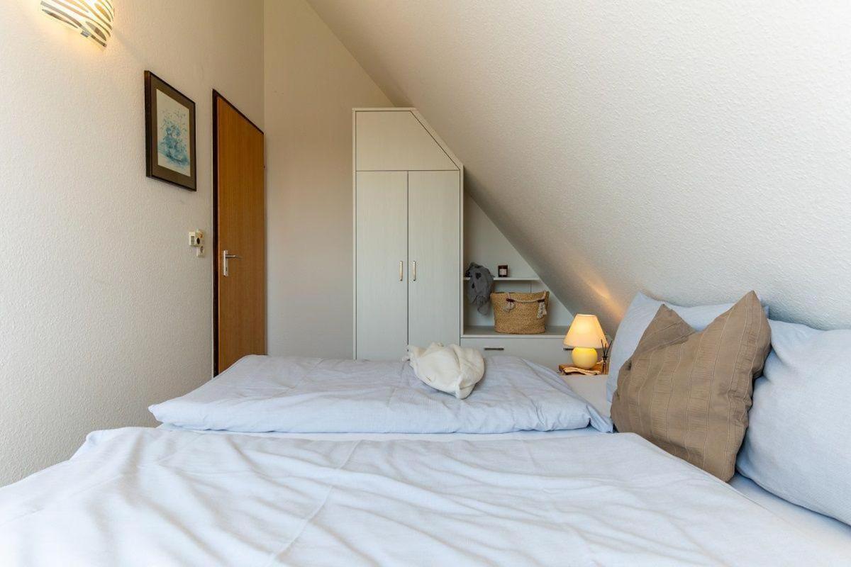 Großenbrode Am-Hohen-Ufer-Reetdach-Haus-Ocean-Breeze-136ヴィラ エクステリア 写真