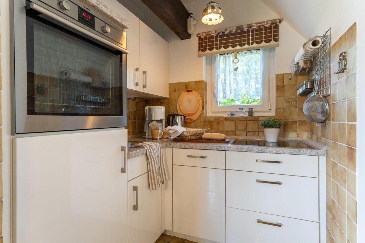 Großenbrode Am-Hohen-Ufer-Reetdach-Haus-Ocean-Breeze-136ヴィラ エクステリア 写真