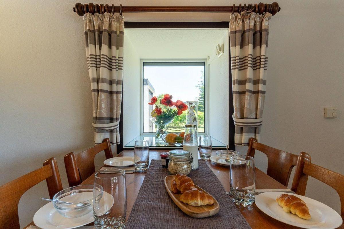 Großenbrode Am-Hohen-Ufer-Reetdach-Haus-Ocean-Breeze-136ヴィラ エクステリア 写真