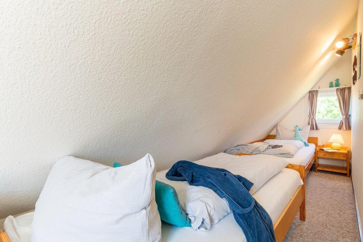 Großenbrode Am-Hohen-Ufer-Reetdach-Haus-Ocean-Breeze-136ヴィラ エクステリア 写真