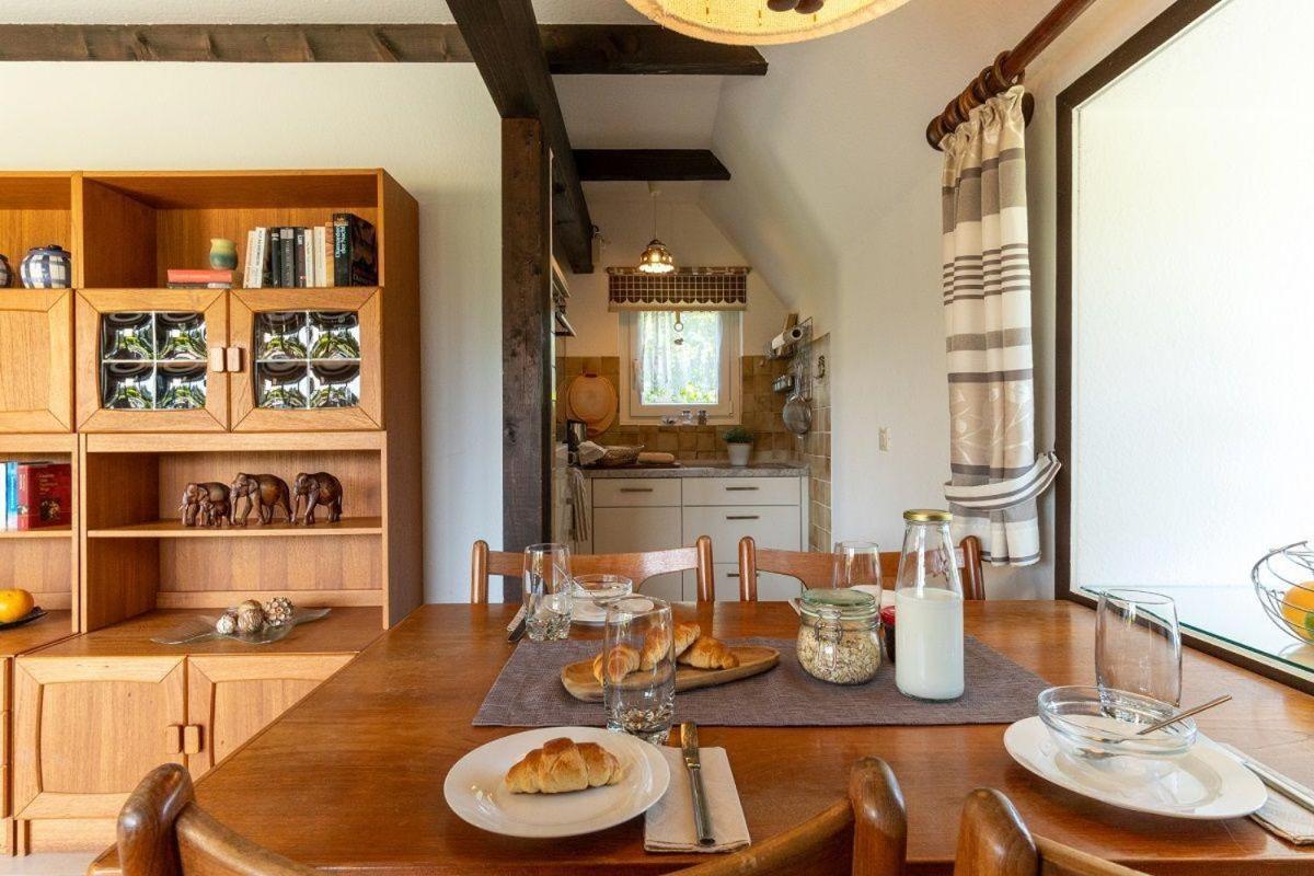 Großenbrode Am-Hohen-Ufer-Reetdach-Haus-Ocean-Breeze-136ヴィラ エクステリア 写真