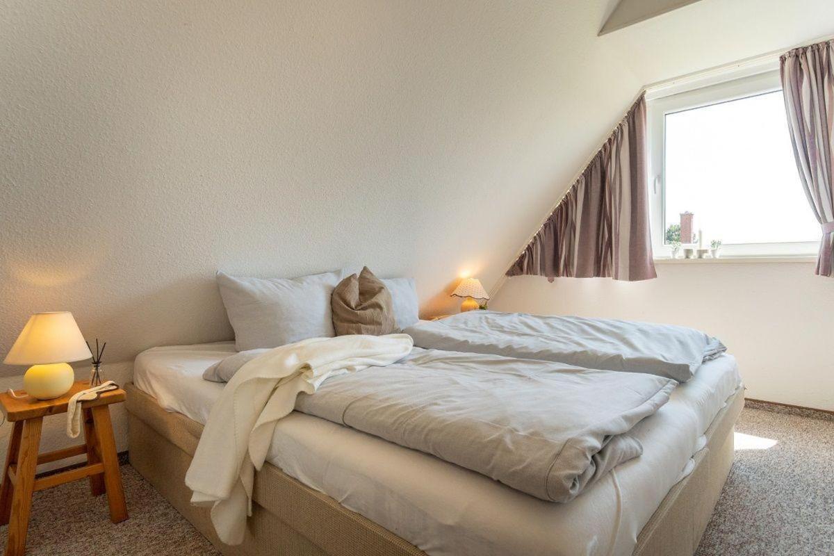 Großenbrode Am-Hohen-Ufer-Reetdach-Haus-Ocean-Breeze-136ヴィラ エクステリア 写真